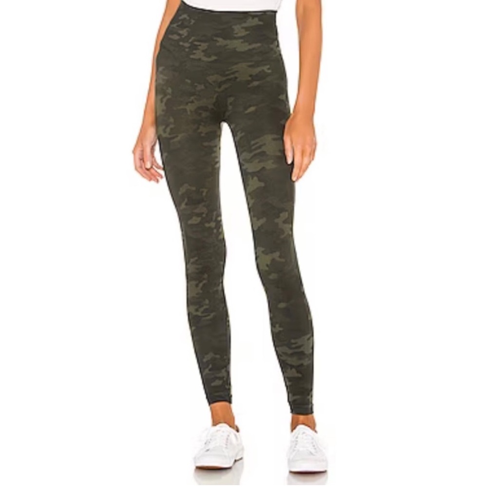 SPANX Seamless Shaping Leggings in Green Camo (Size M)